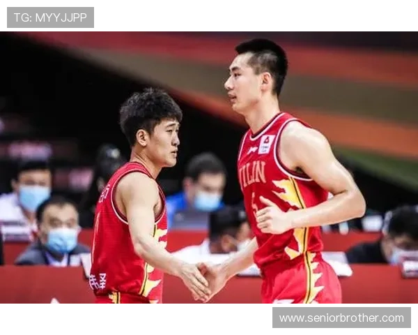 深圳险胜新疆豪取10连胜 贺希宁32分领衔 深圳险胜新疆豪取10连胜 贺希宁32分领衔